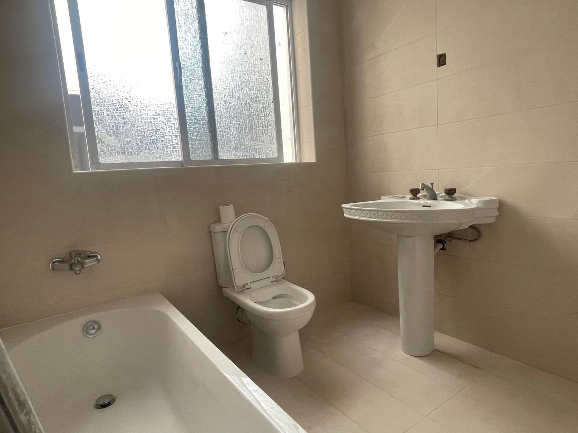 Coastal Charm Spacious 3-bedroom Retreat Steps From The Apartment *