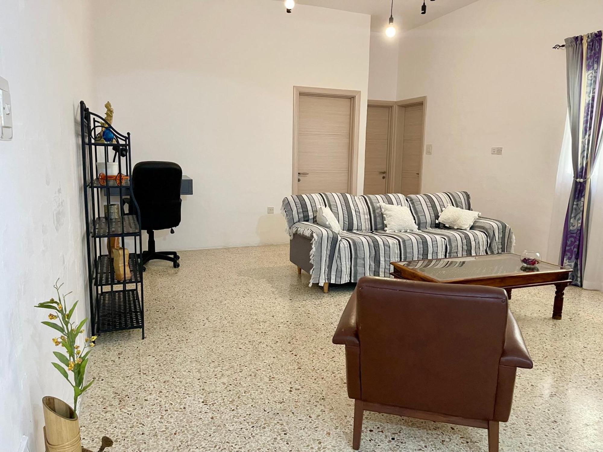 Coastal Charm Spacious 3-bedroom Retreat Steps From The * St. Paul's Bay