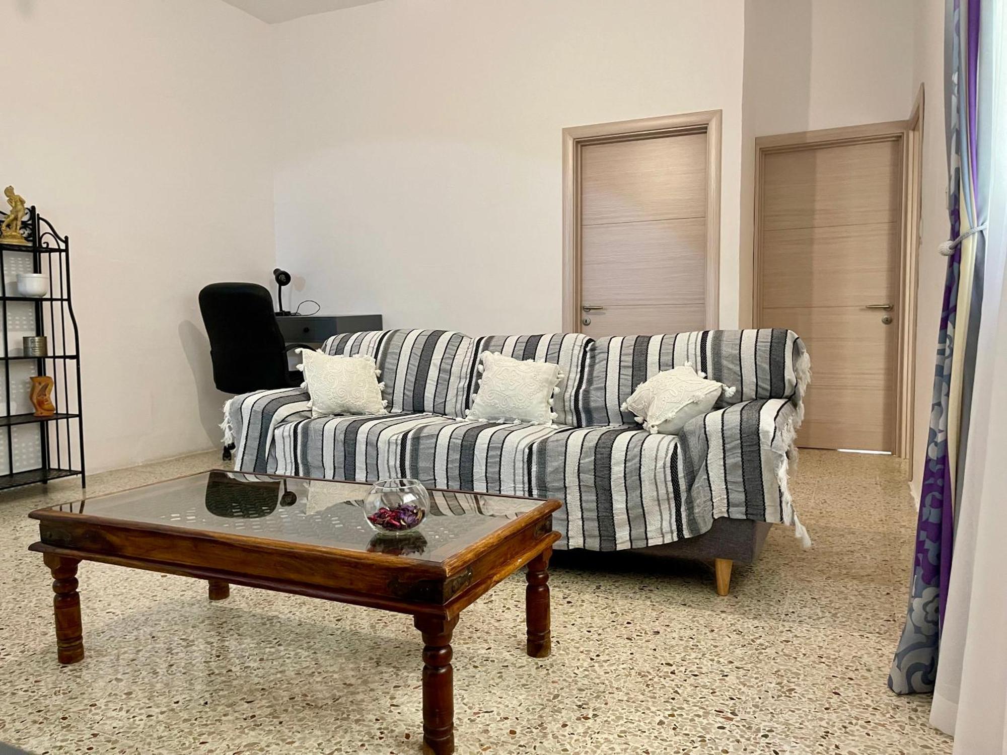 Coastal Charm Spacious 3-bedroom Retreat Steps From The Apartment *