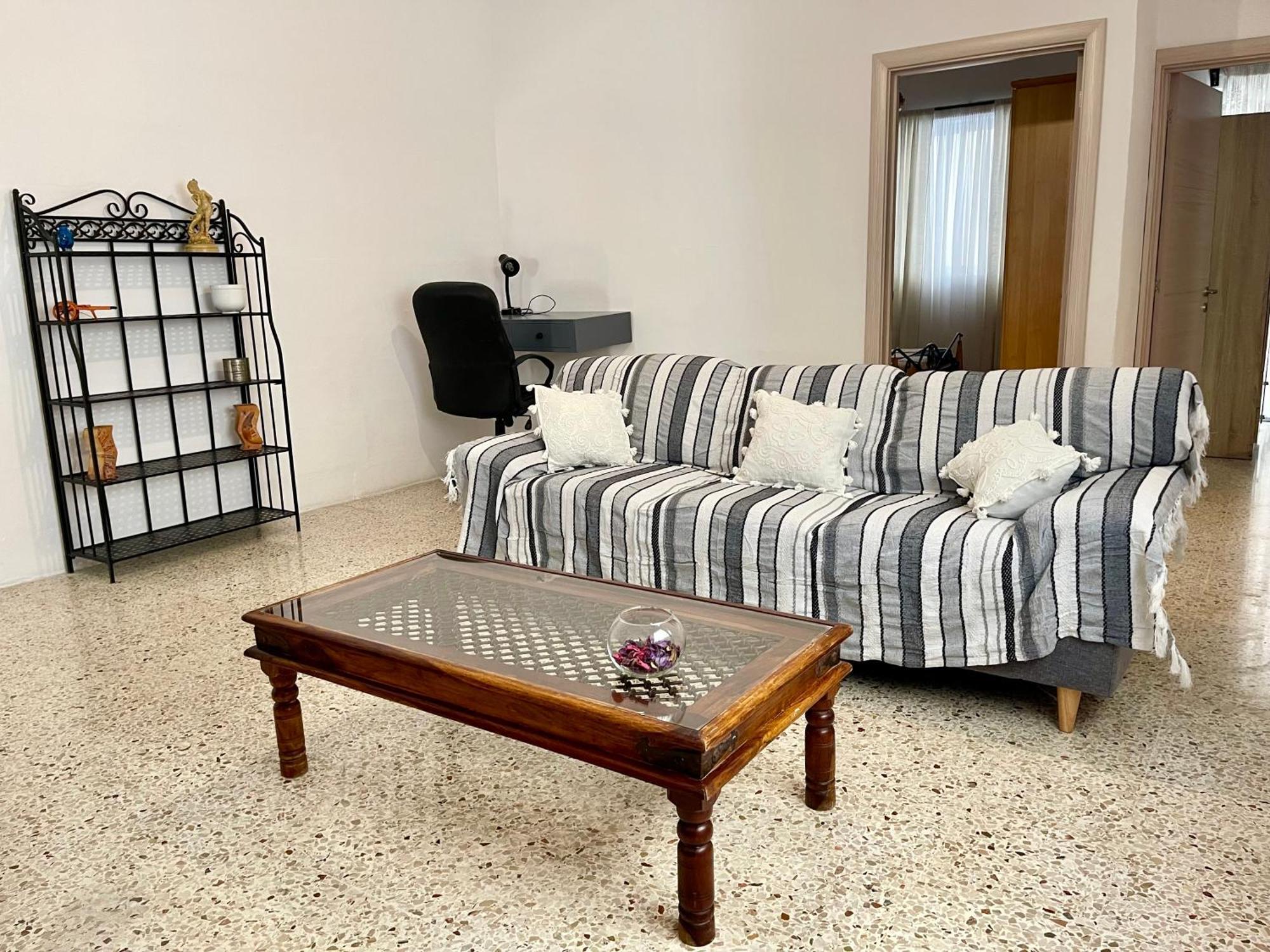 Coastal Charm Spacious 3-bedroom Retreat Steps From The *