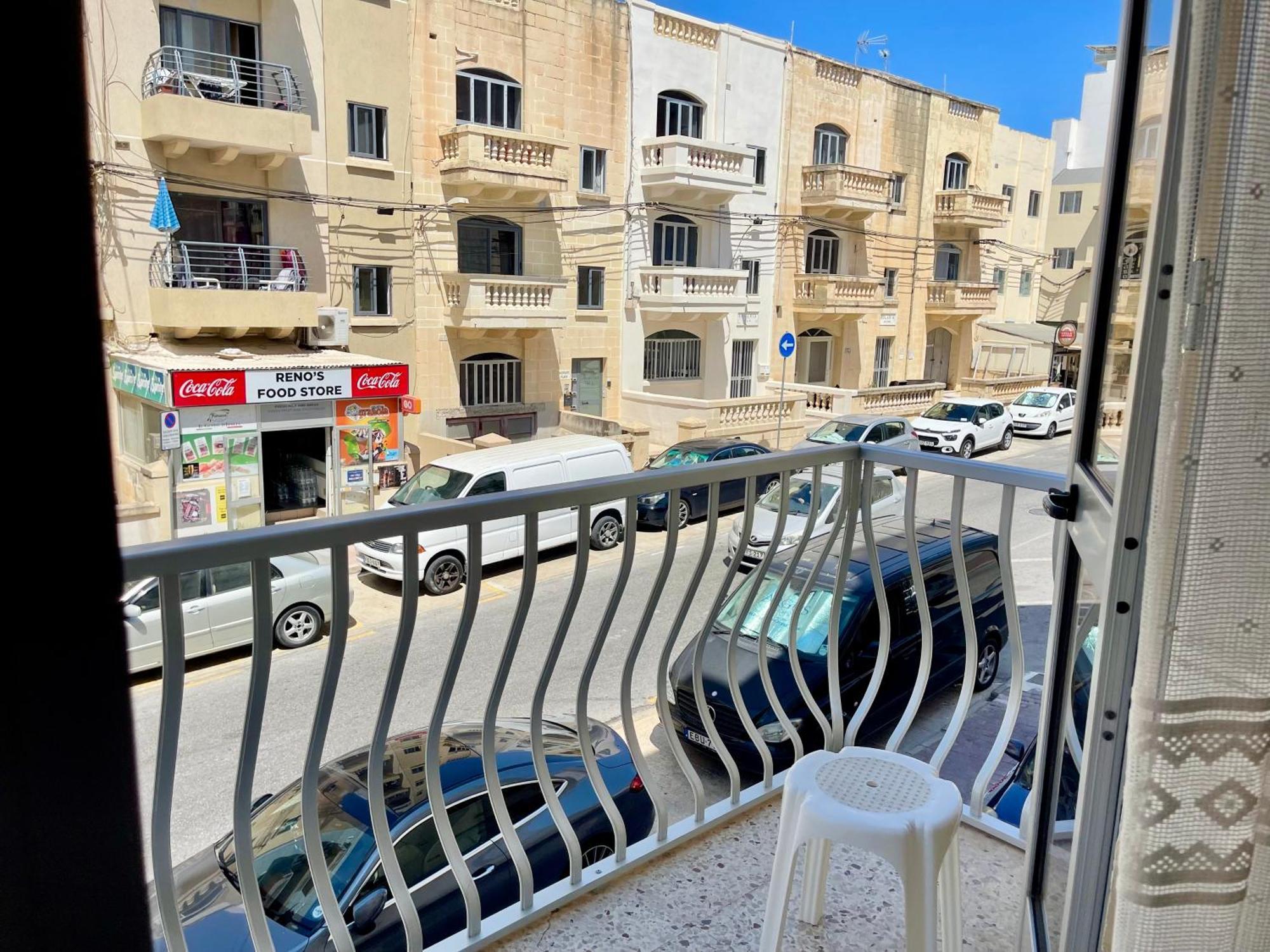 Coastal Charm Spacious 3-bedroom Retreat Steps From The Apartment *