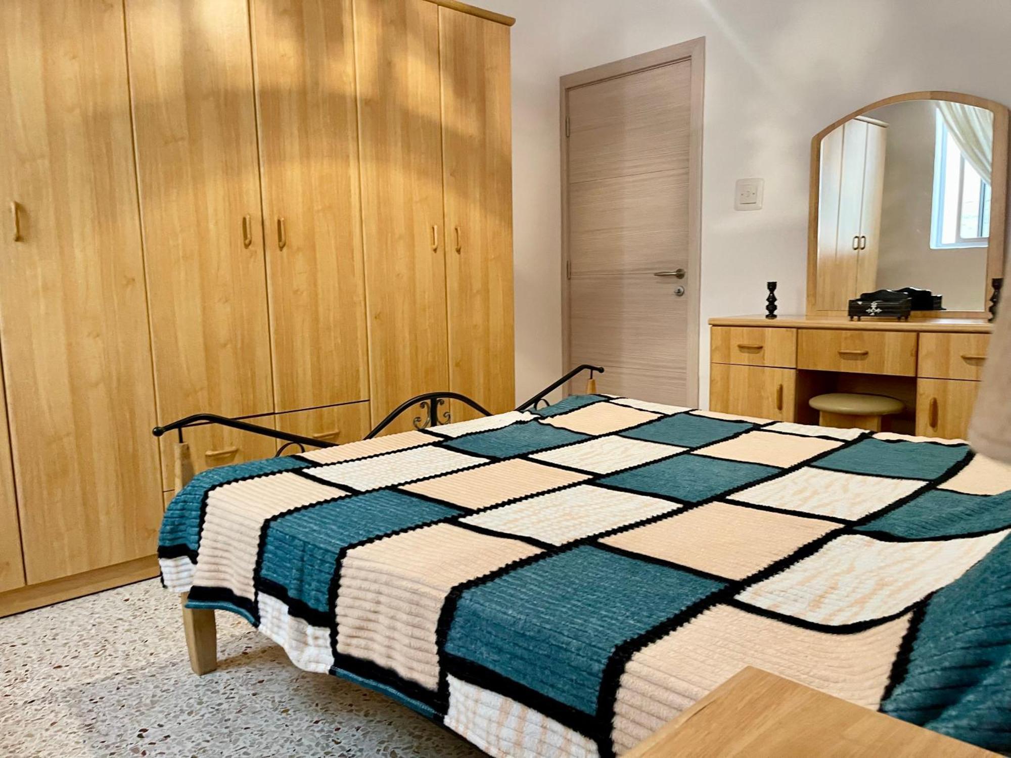 Apartment Coastal Charm Spacious 3-bedroom Retreat Steps From The *