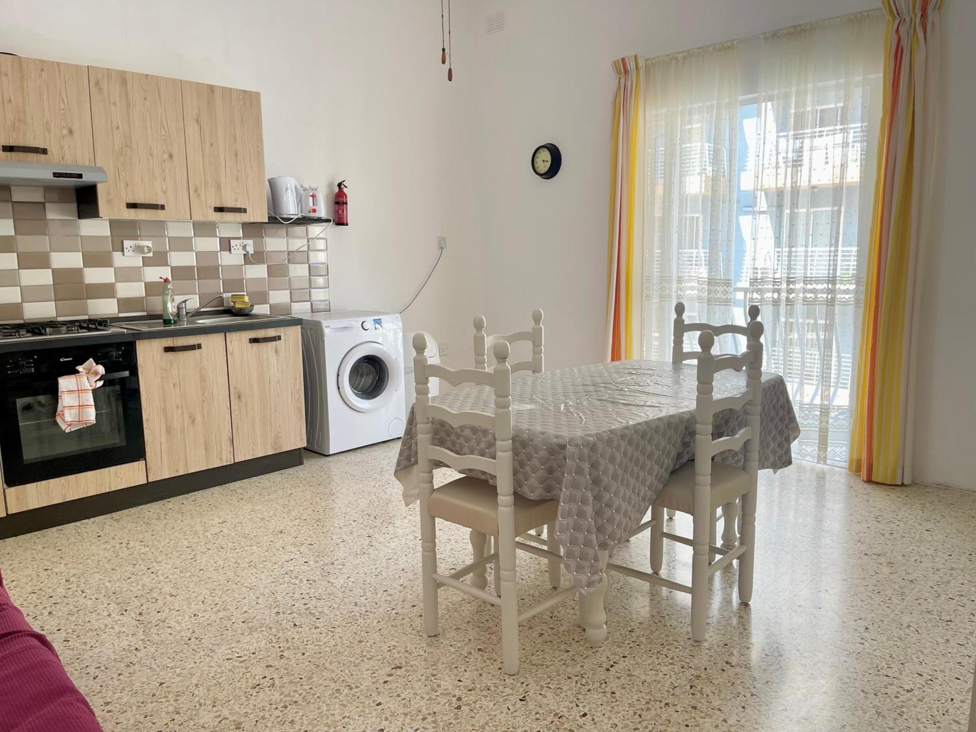 Coastal Charm Spacious 3-bedroom Retreat Steps From The *